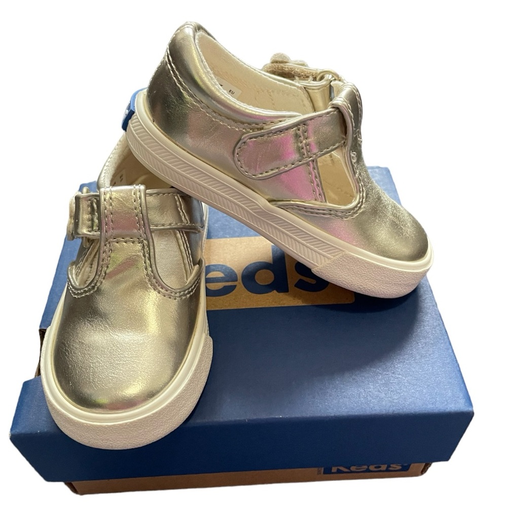 Keds little kids Daphne metallic, new in box, size 4